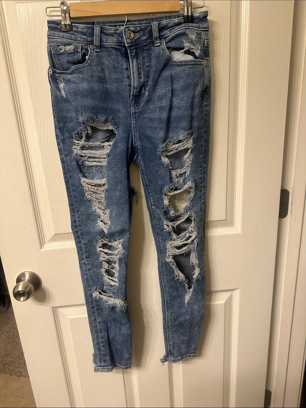 American Eagle Outfitters Distressed Skinny Jeans - Blue Wash